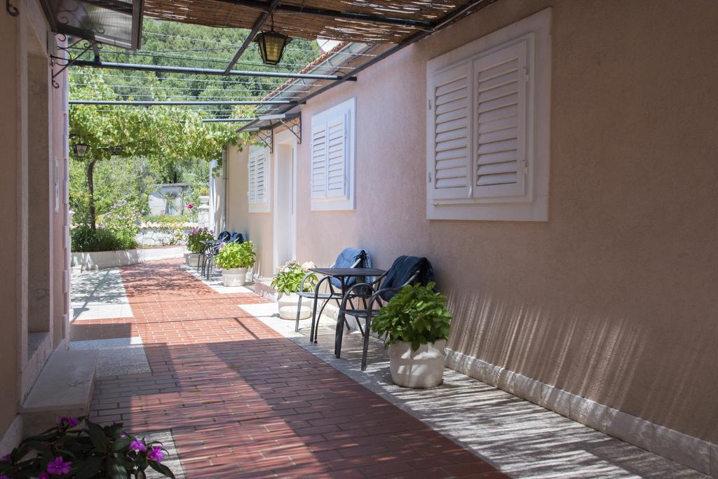 Radovcic Apartments And Rooms Trsteno Ngoại thất bức ảnh